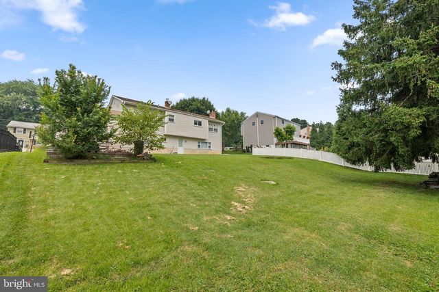 2255 HILLSIDE LN, Aston, PA 19014