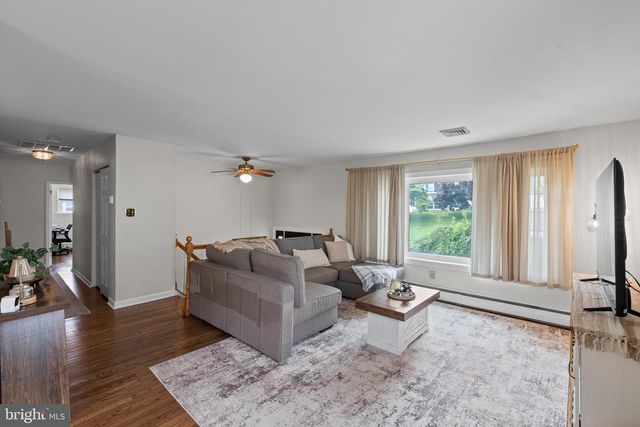 2255 HILLSIDE LN, Aston, PA 19014