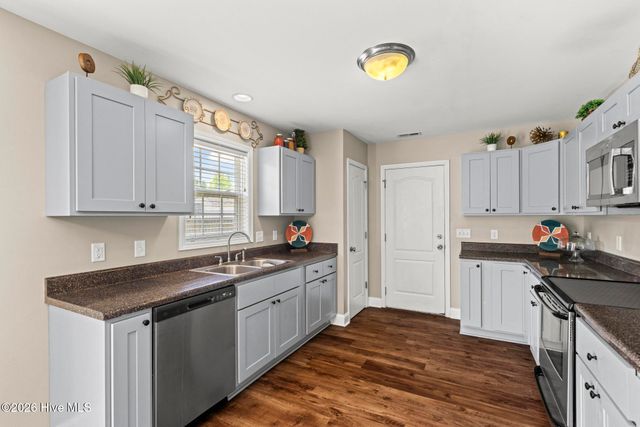 208 Gelynda Court, Holly Ridge, NC 28445