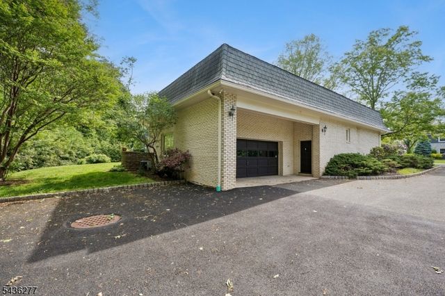 1080 Prospect Ave, Mountainside Boro, NJ 07092