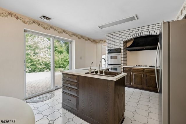 1080 Prospect Ave, Mountainside Boro, NJ 07092