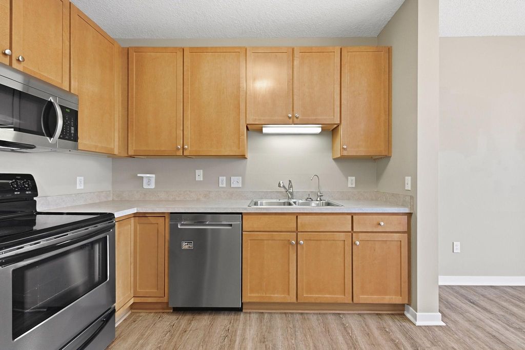 1070 Grandview Court NE 110, Columbia Heights, MN 55421 — photo 5