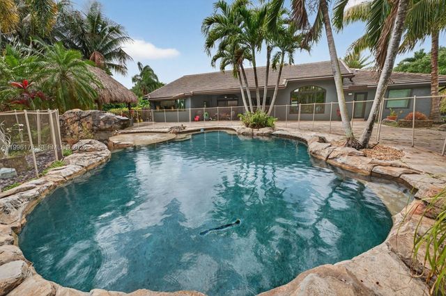 4120 SW 106th Ter, Davie, FL 33328