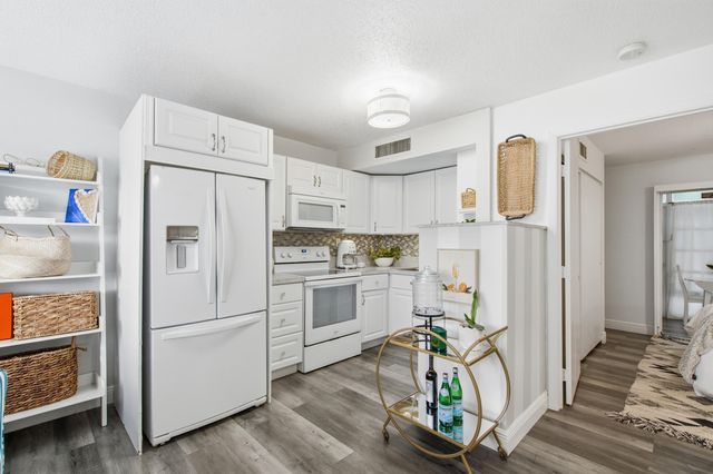 1200 Colonnades Drive 102, Fort Pierce, FL 34949