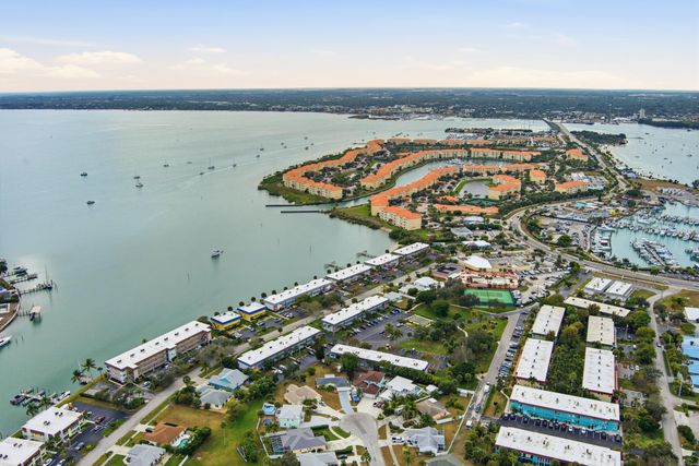 1200 Colonnades Drive 102, Fort Pierce, FL 34949