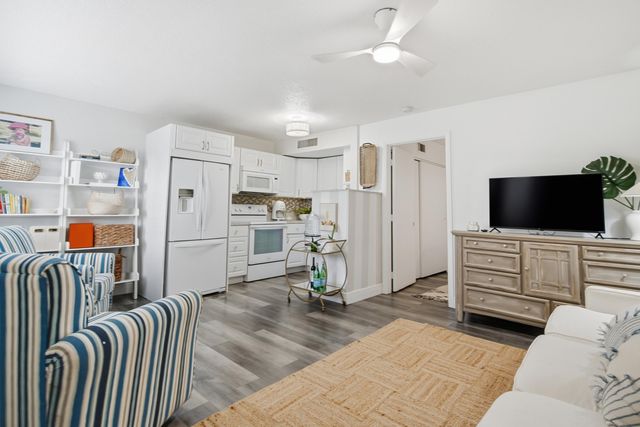 1200 Colonnades Drive 102, Fort Pierce, FL 34949