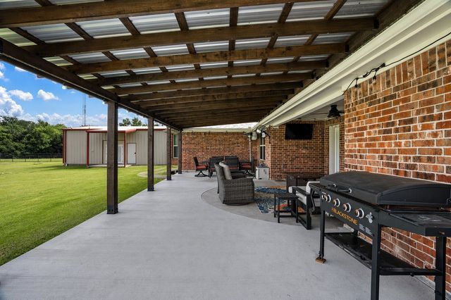 940 Lester Burt Road, Farmersville, TX 75442