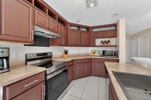 3944 Crescent Creek Drive, Coconut Creek, FL 33073