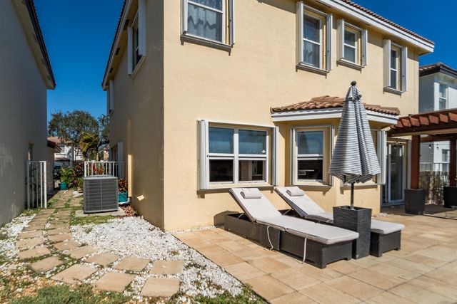 3944 Crescent Creek Drive, Coconut Creek, FL 33073