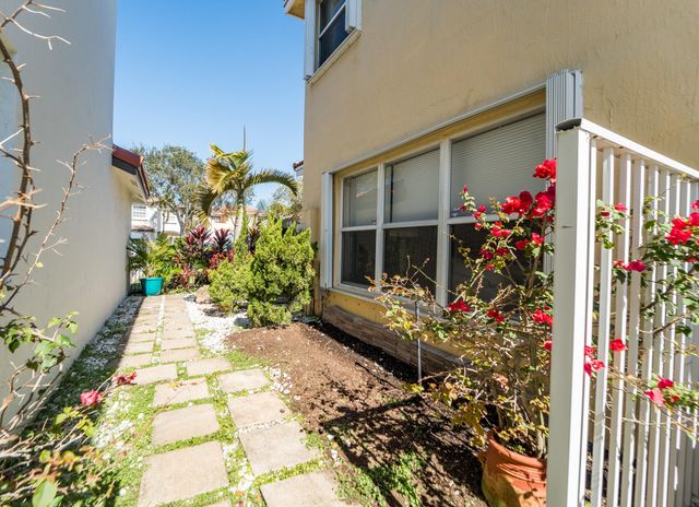 3944 Crescent Creek Drive, Coconut Creek, FL 33073