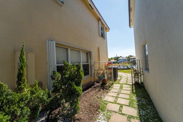 3944 Crescent Creek Drive, Coconut Creek, FL 33073