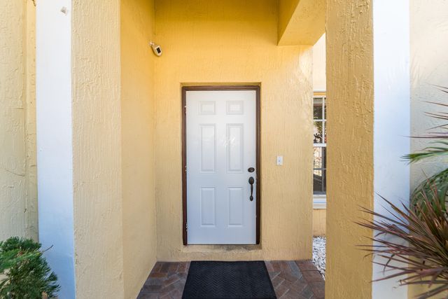 3944 Crescent Creek Drive, Coconut Creek, FL 33073