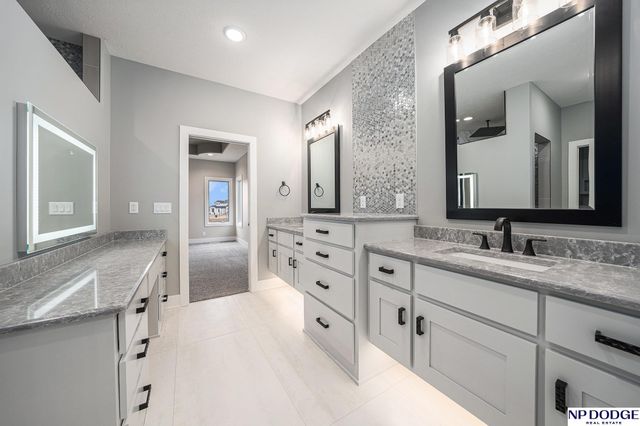 3314 S 212 Street, Elkhorn, NE 68022