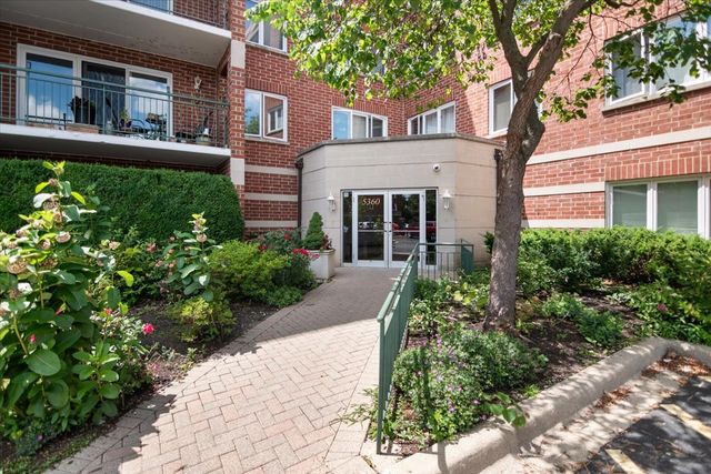 5360 N Lowell Avenue 311, Chicago, IL 60630
