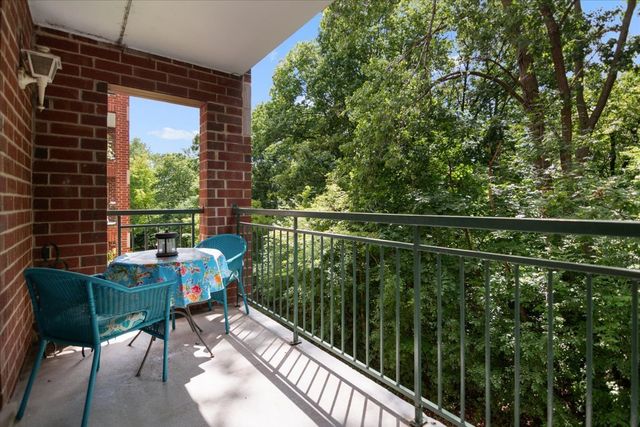 5360 N Lowell Avenue 311, Chicago, IL 60630