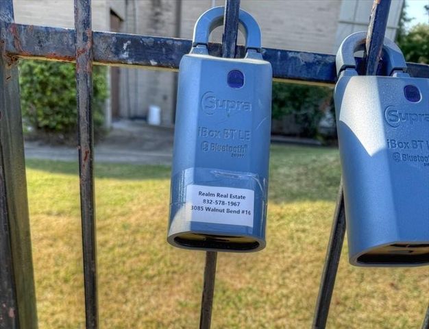 3085 Walnut Bend Lane 16, Houston, TX 77042