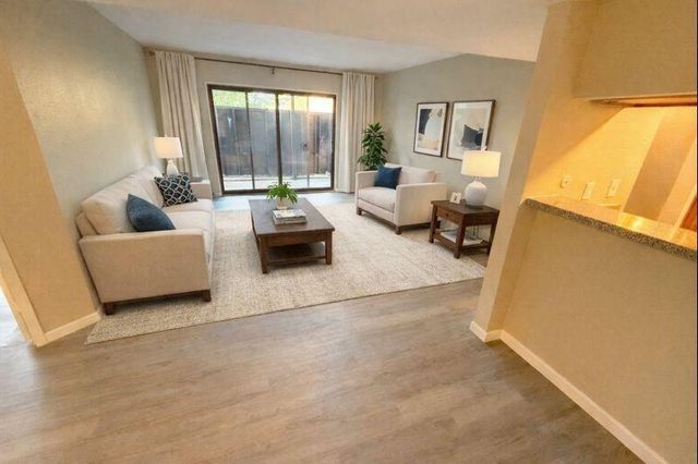 3085 Walnut Bend Lane 16, Houston, TX 77042