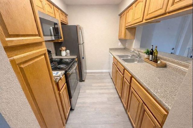 3085 Walnut Bend Lane 16, Houston, TX 77042