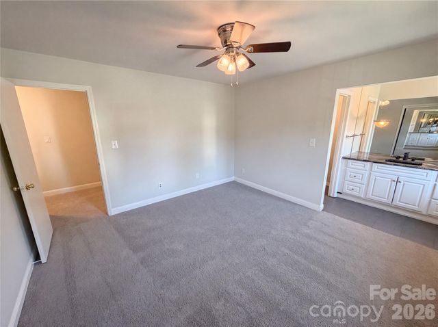 8042 Regent Park Lane, Charlotte, NC 28210