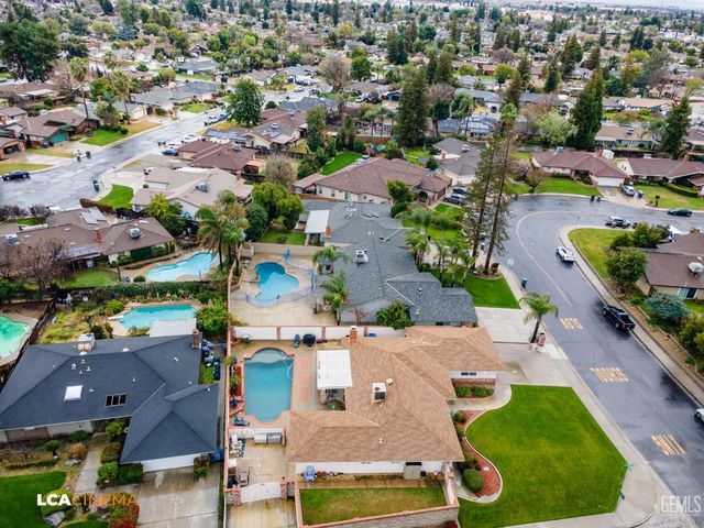 2704 El Portal Drive, Bakersfield, CA 93309