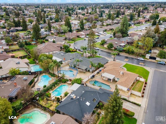 2704 El Portal Drive, Bakersfield, CA 93309