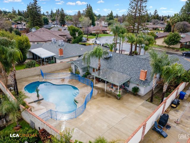 2704 El Portal Drive, Bakersfield, CA 93309