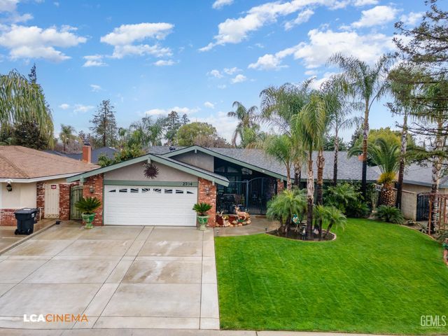 2704 El Portal Drive, Bakersfield, CA 93309