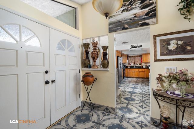 2704 El Portal Drive, Bakersfield, CA 93309