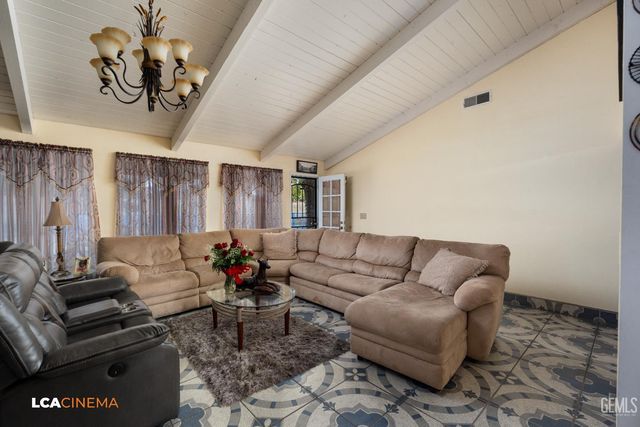 2704 El Portal Drive, Bakersfield, CA 93309