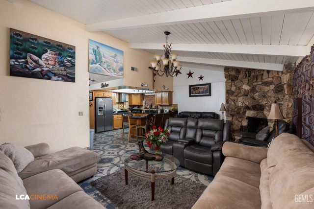 2704 El Portal Drive, Bakersfield, CA 93309