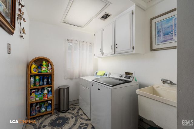 2704 El Portal Drive, Bakersfield, CA 93309