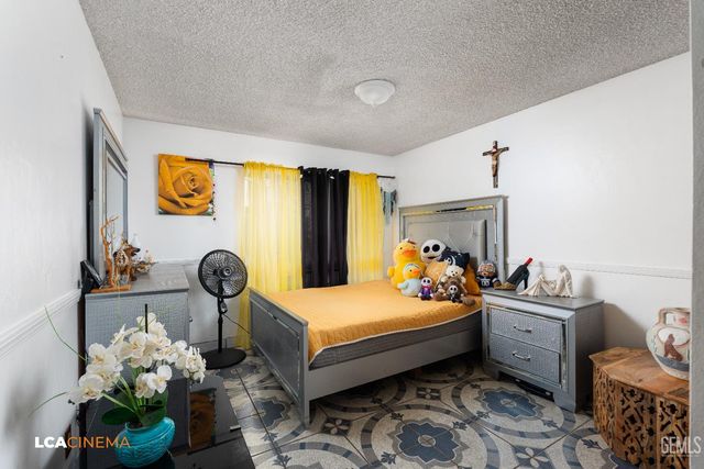 2704 El Portal Drive, Bakersfield, CA 93309