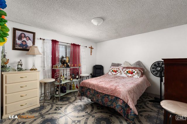 2704 El Portal Drive, Bakersfield, CA 93309