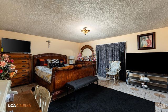 2704 El Portal Drive, Bakersfield, CA 93309