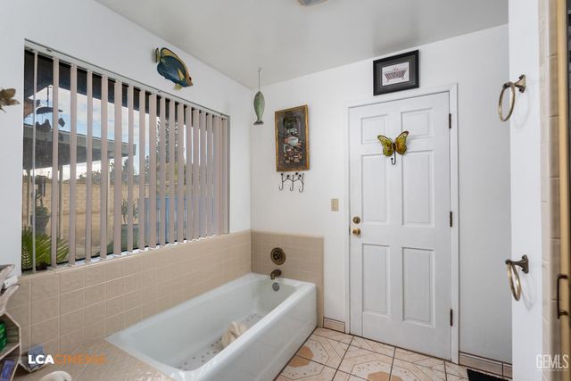 2704 El Portal Drive, Bakersfield, CA 93309