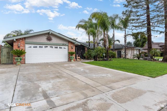 2704 El Portal Drive, Bakersfield, CA 93309