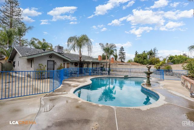 2704 El Portal Drive, Bakersfield, CA 93309