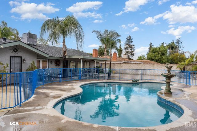 2704 El Portal Drive, Bakersfield, CA 93309