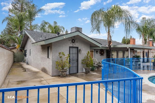 2704 El Portal Drive, Bakersfield, CA 93309