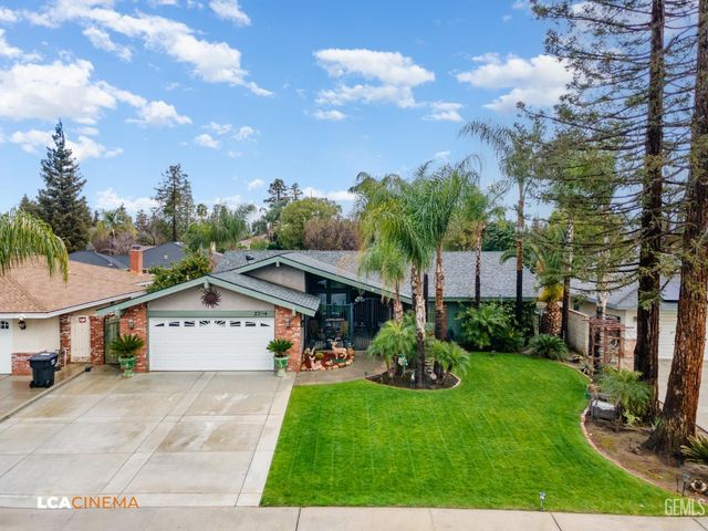 2704 El Portal Drive, Bakersfield, CA 93309