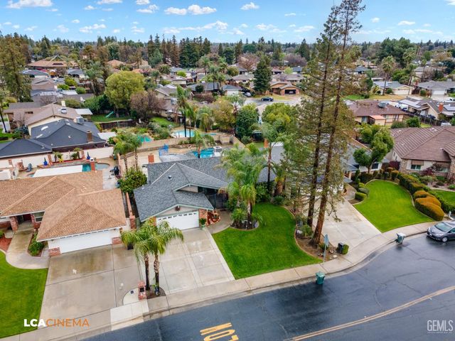 2704 El Portal Drive, Bakersfield, CA 93309