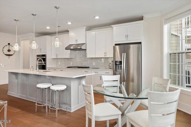 10530 Sablewood Drive 215, Raleigh, NC 27617