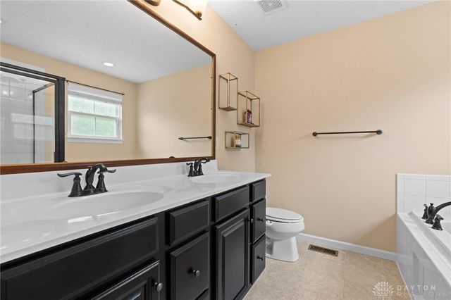 2843 Ridge View Court, Beavercreek Twp, OH 45385