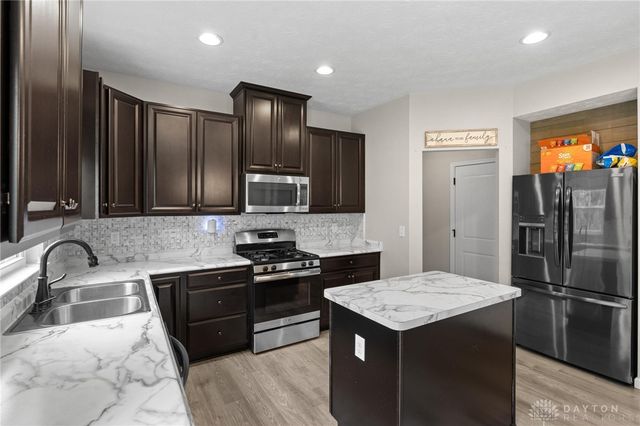 2843 Ridge View Court, Beavercreek Twp, OH 45385