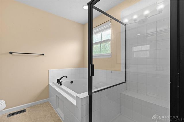 2843 Ridge View Court, Beavercreek Twp, OH 45385