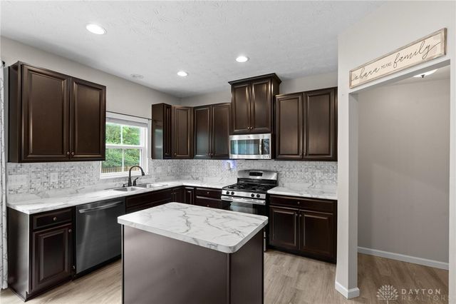 2843 Ridge View Court, Beavercreek Twp, OH 45385