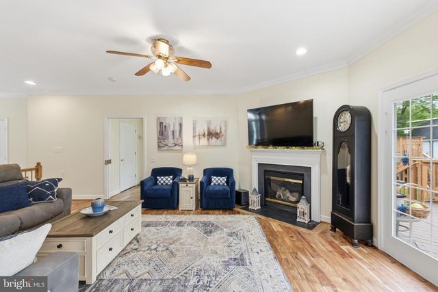 12941 TORCHLIGHT DR, Woodbridge, VA 22193