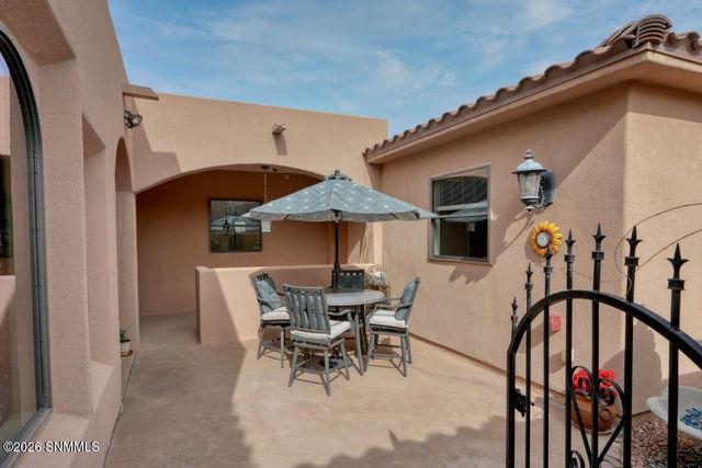 810 Roadrunner Circle, Las Cruces, NM 88011