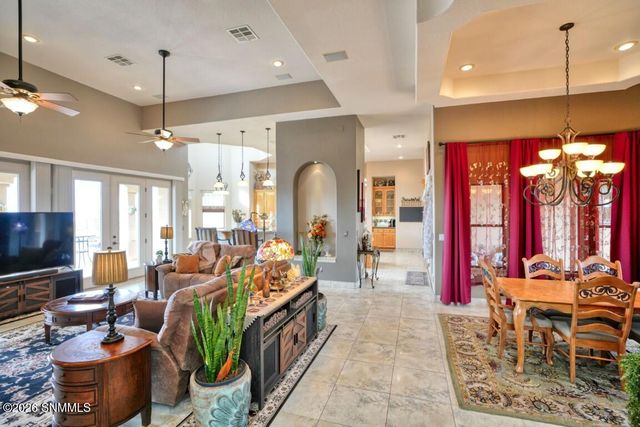 810 Roadrunner Circle, Las Cruces, NM 88011