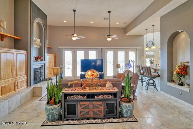 810 Roadrunner Circle, Las Cruces, NM 88011